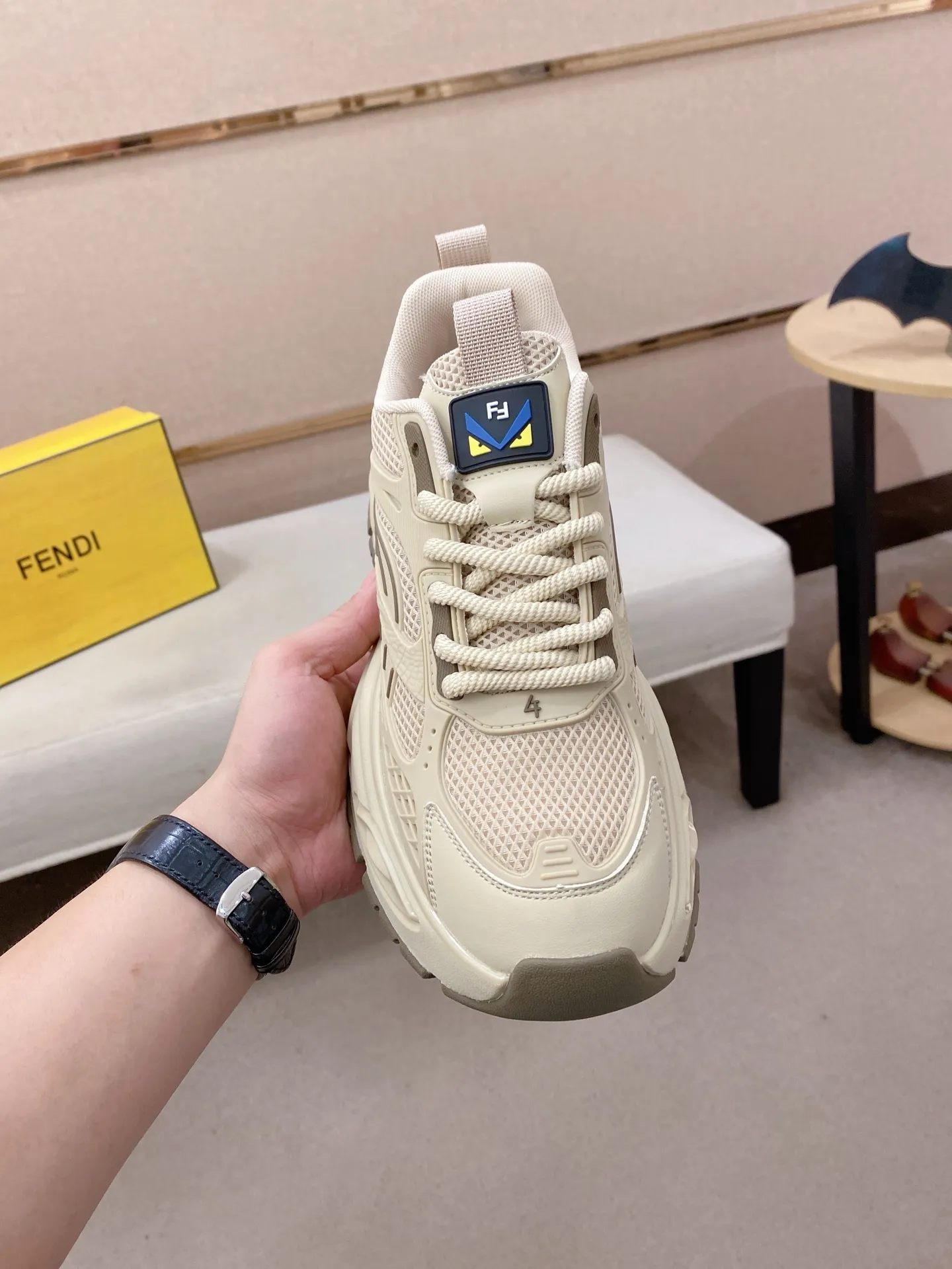 Men's shoes 💰 462💰 (fendi) New style 👊🏻 upper 🇮🇹 imported cowhide fabric 🇩🇪 lining imported sheepskin lining. The original outsole is molded to highlight the identity of every man, and the upper foot is elegant and stable🚶🏻🚶🏻The high-end custom counters reproduce the original version📯No matter the wind or rain, the shoe last remains unchanged and can withstand the verification of time🔍️,🔵 Size: 38-44